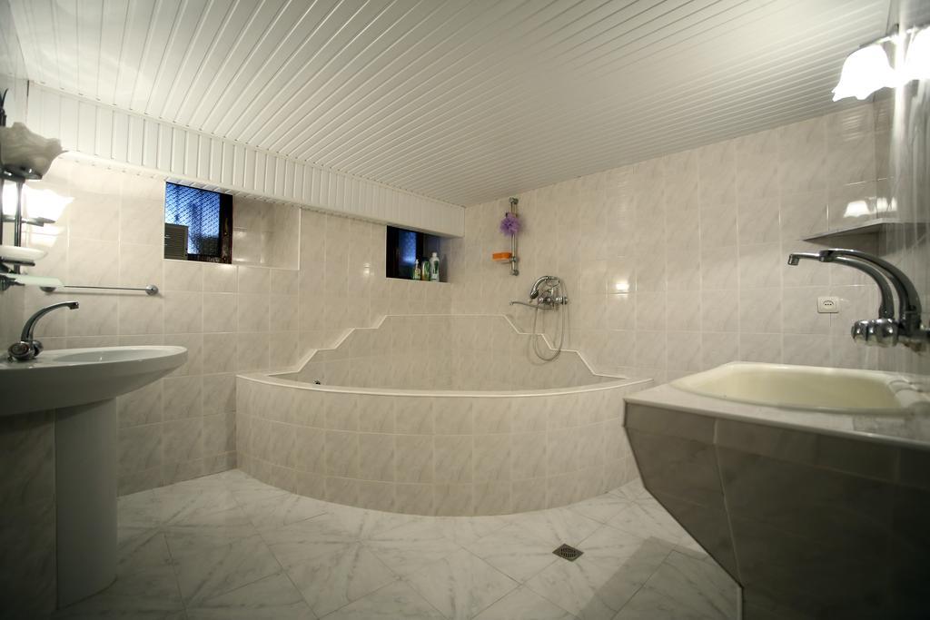 Apartment Gardenia Кутаиси Екстериор снимка